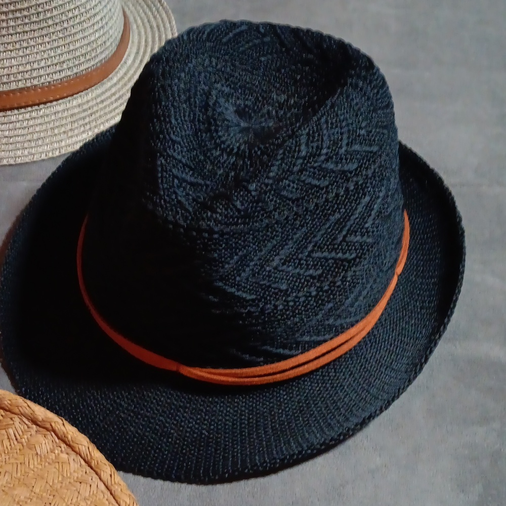 Lot of 4 hats - Picture 2 of 9